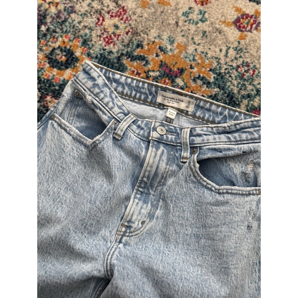 Abercrombie & Fitch 90s High Rise Relaxed Jeans Curve Love Light Wash Size 26/2S - Picture 2 of 10